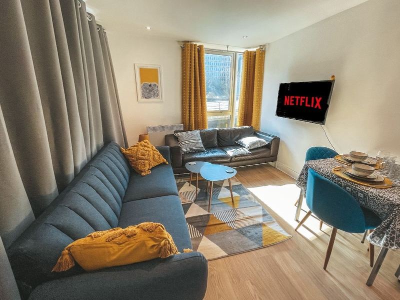 Inside City Centre Studio, Comfy Bed beside New St Station