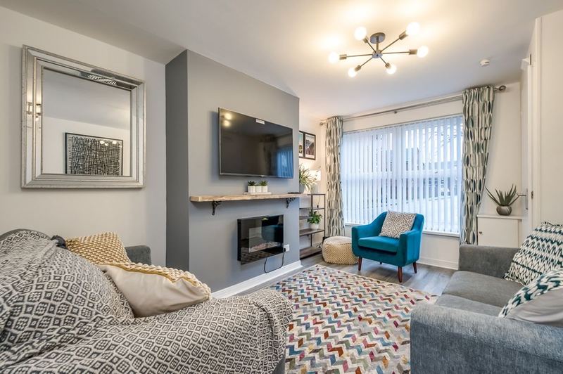 Inside Walk to City Centre Townhouse, Garden and Parking